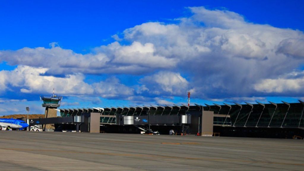 Commander Armando Tola International Airport