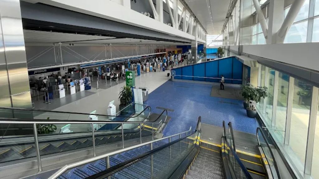Alaska Airlines DTW Terminal