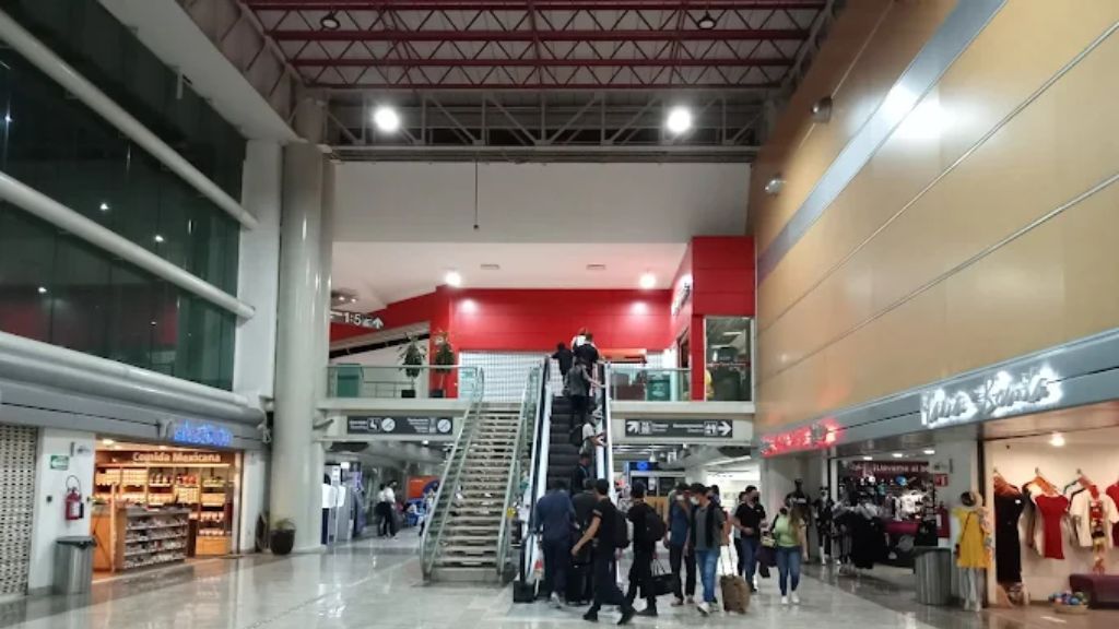Viva Aerobus CUL Terminal