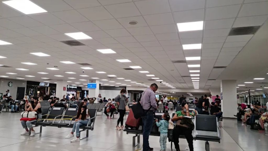 Viva Aerobus CUU Terminal