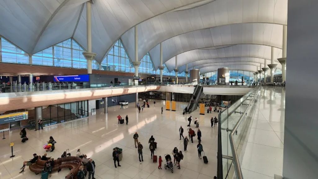 Viva Aerobus DEN Terminal