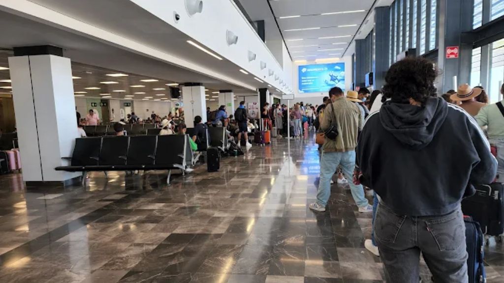 Viva Aerobus LAP Terminal