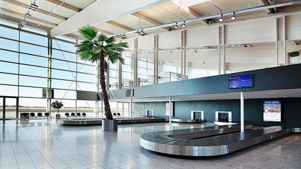 Play Airlines AAL Terminal