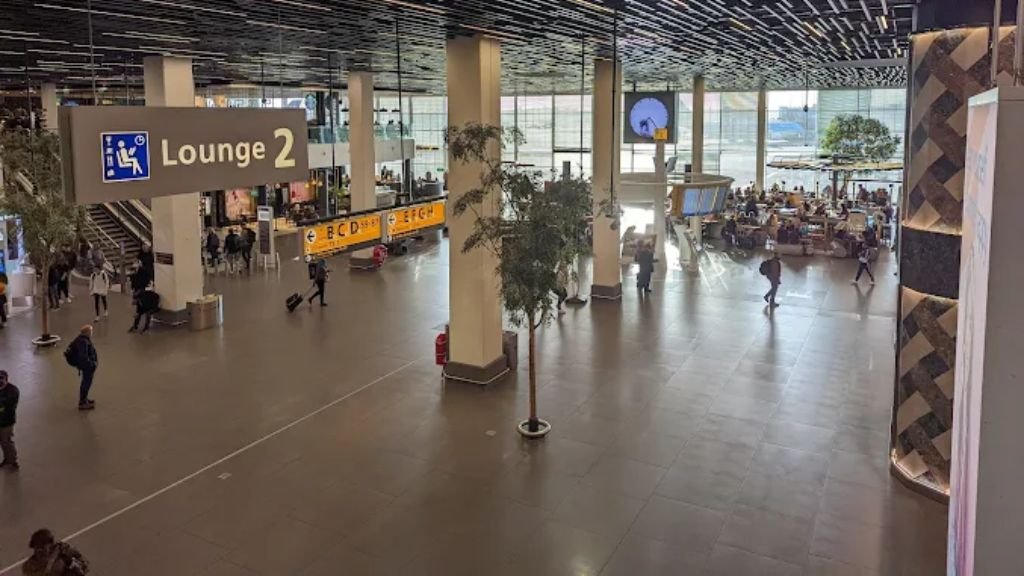 KLM Airlines AMS Terminal – Amsterdam Airport Schiphol