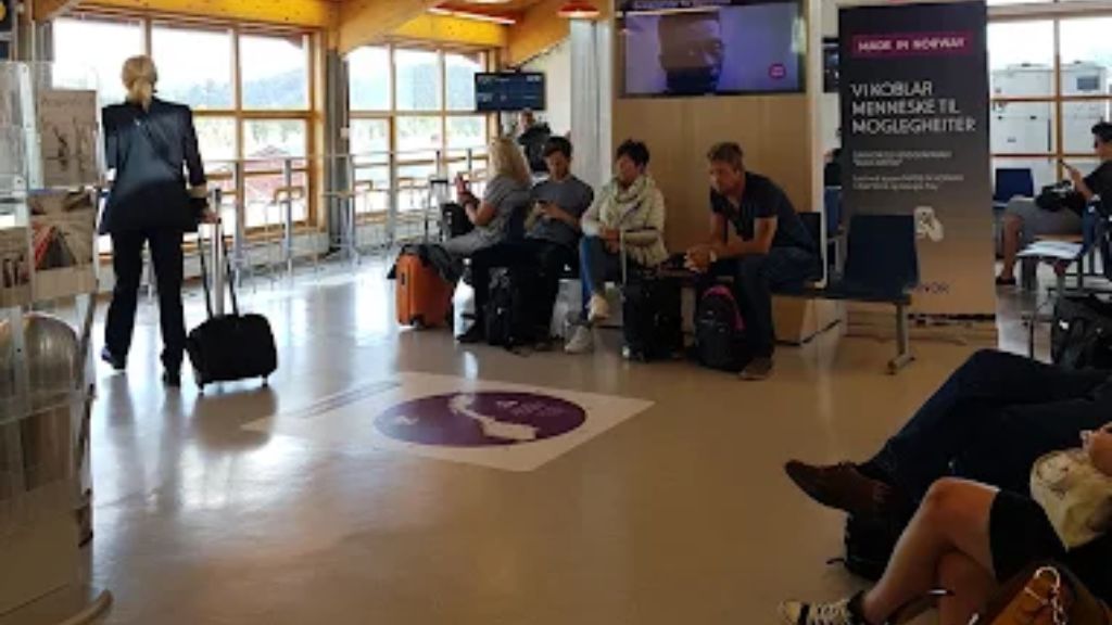 Widerøe Airlines FDE Terminal – Førde Airport